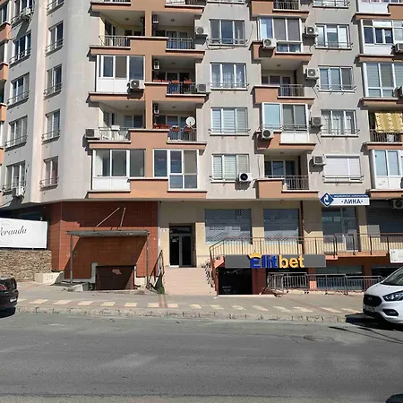 Asinela с гараж Appartement *