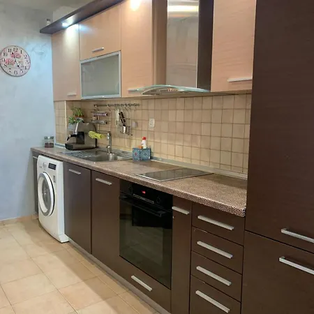 Asinela с гараж 부르가스