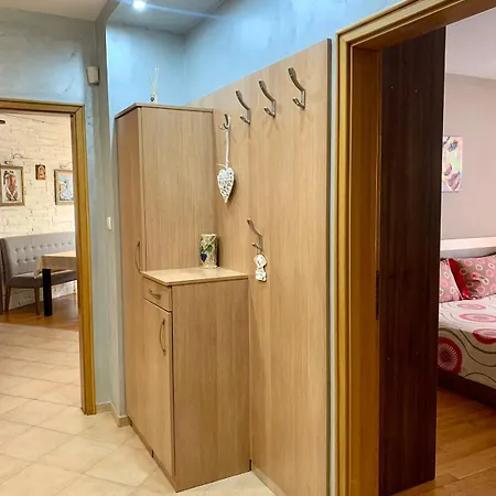 Asinela с гараж * 부르가스